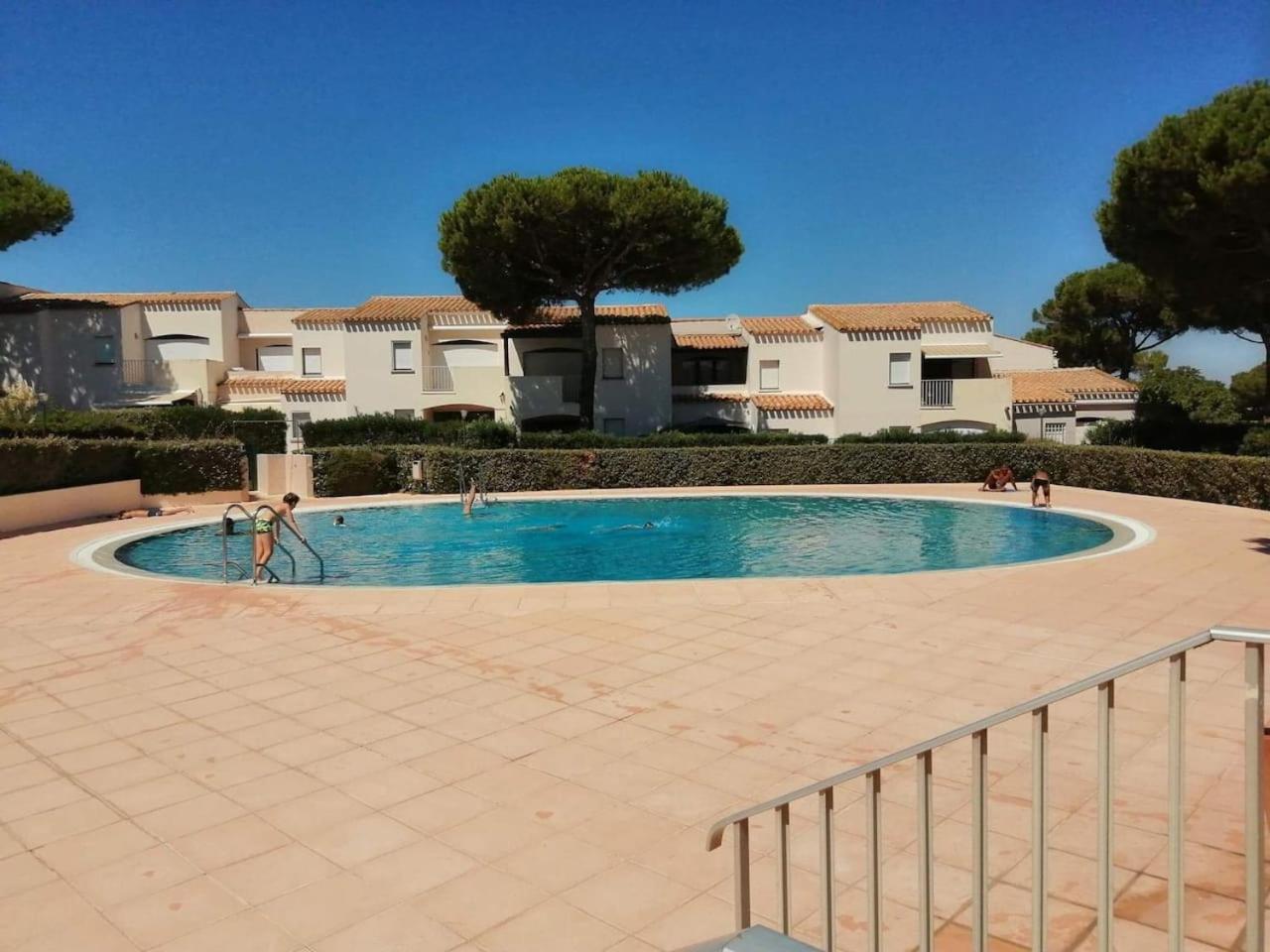 Appartement 4/6 Personnes Plain Pied - 5Min Plage - Piscine En Face Agde Esterno foto